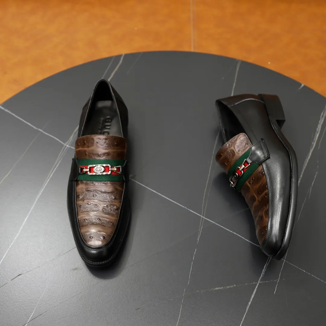 Men's shoes: 250🙅‍♂️🙅‍♂️🙅‍♂️Niuli Brand: GUCCI Size: 38-44 (45 can be customized) Level: Counter classic Material: Original soft cowhide upper Comfortable cowhide lining Original lightweight outsole Style category: Business casual footwear Driving leather shoes Color: Actual picture color